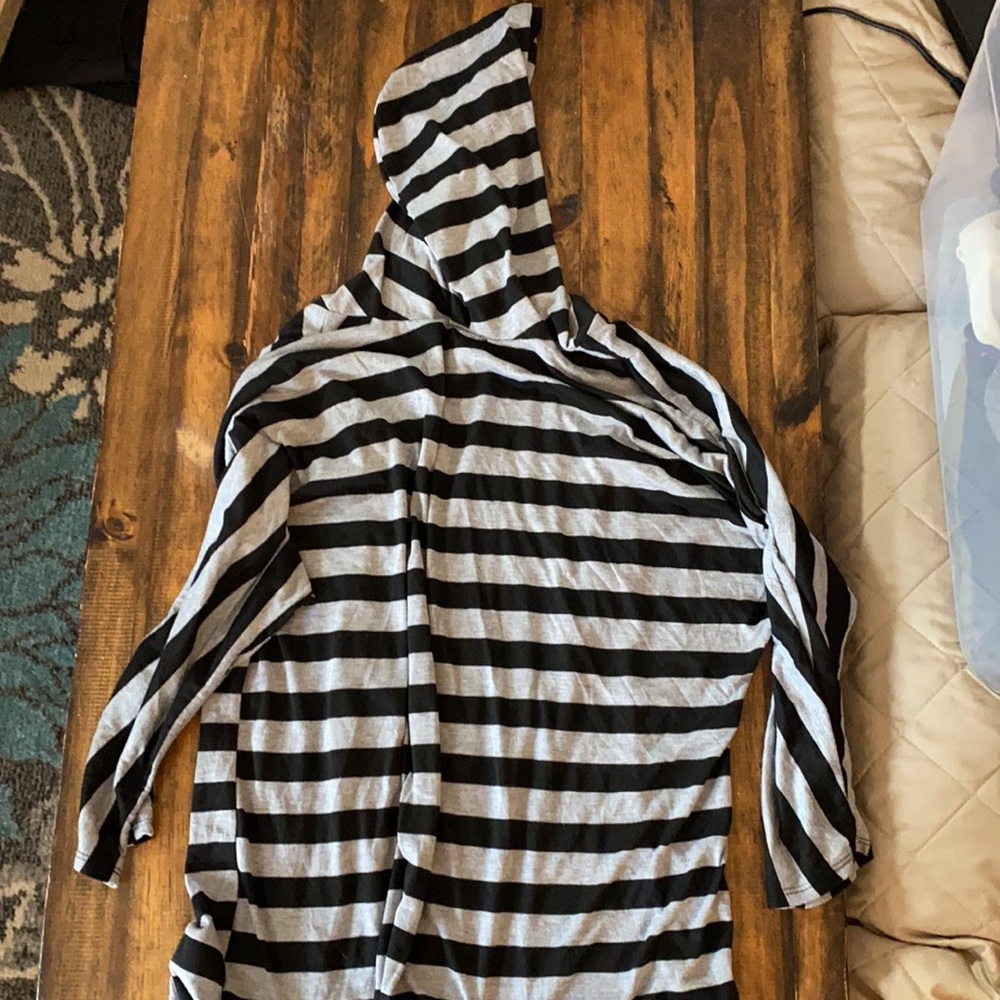 Hooded coverup - Picture 2 of 3